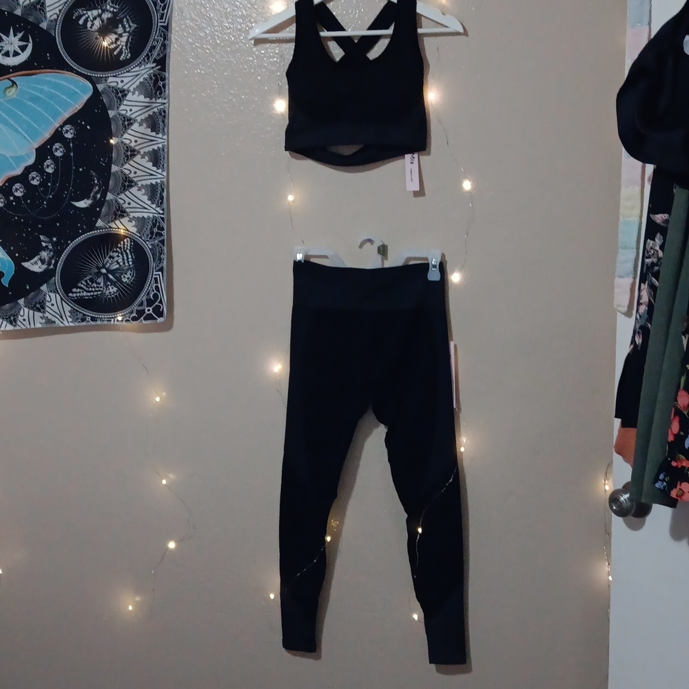 Running suits - Picture 2 of 4